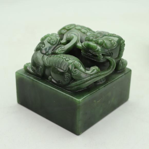 東京蕓術(shù)和田碧玉章子一箱碧玉八旗軍統(tǒng)領(lǐng)印