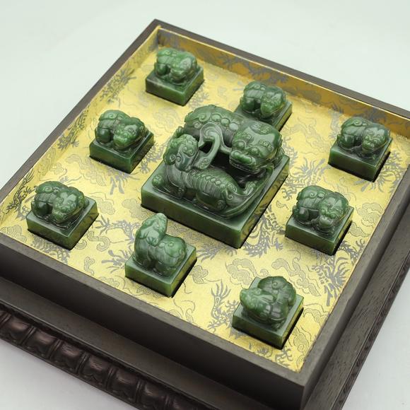 東京蕓術(shù)和田碧玉章子一箱碧玉八旗軍統(tǒng)領(lǐng)印