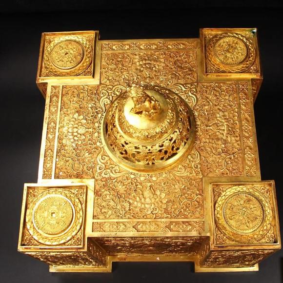 東京蕓術(shù)銅鎏金手工鏨刻佛經(jīng)