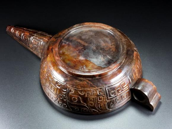 東京蕓術(shù)舊藏和田玉酒器