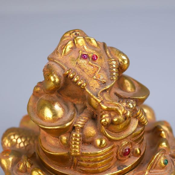 東京蕓術(shù)銅鍍金金蟾熏爐擺件