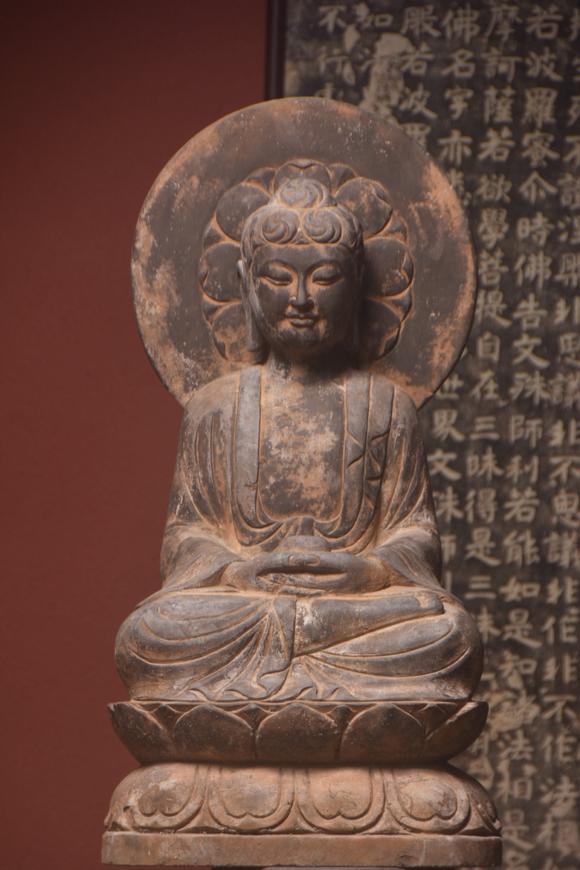 東京蕓術(shù)清早期做工～老青石手工雕刻【三寶佛】