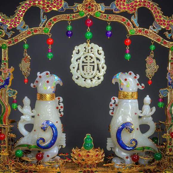 東京蕓術(shù)和田玉精品鳥(niǎo)尊擺件造型獨(dú)特，玉質(zhì)細(xì)膩油潤(rùn)，品相完整