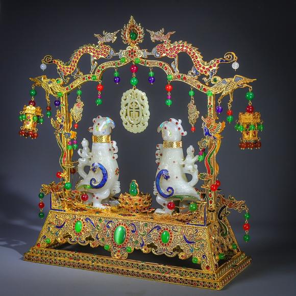 東京蕓術(shù)和田玉精品鳥(niǎo)尊擺件造型獨(dú)特，玉質(zhì)細(xì)膩油潤(rùn)，品相完整