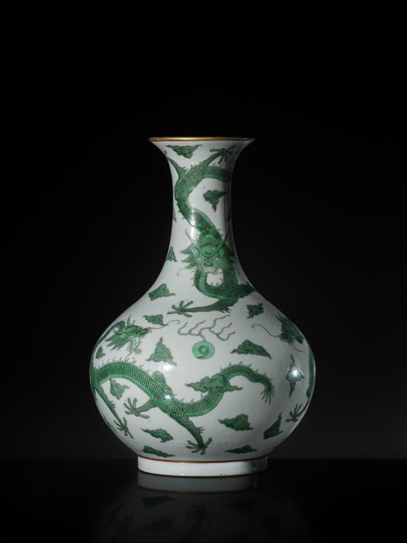 Galerie ZackeAN EXCEPTIONALLY RARE IMPERIAL ‘FIVE DRAGONS' BOTTLE VASE, DAOGUANG MARK AND PERIOD