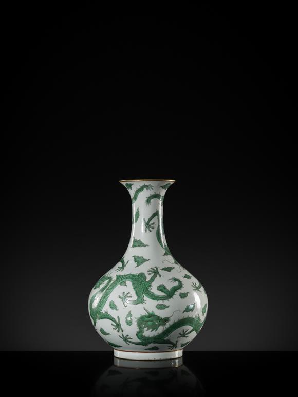 Galerie ZackeAN EXCEPTIONALLY RARE IMPERIAL ‘FIVE DRAGONS' BOTTLE VASE, DAOGUANG MARK AND PERIOD