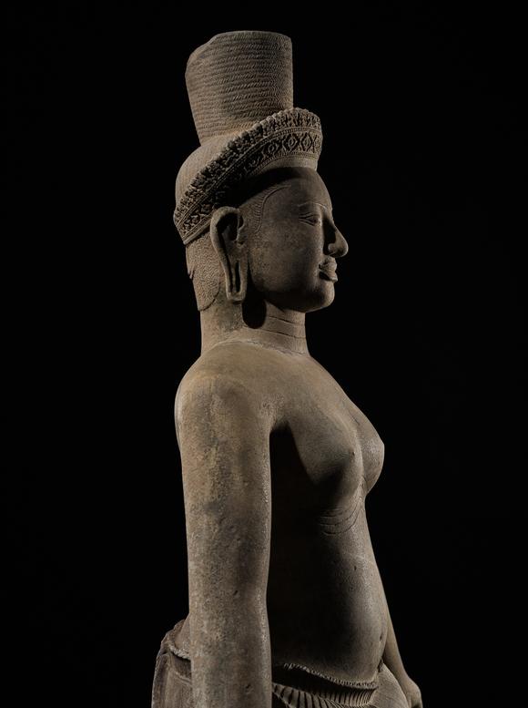 Galerie ZackeA MONUMENTAL (183 CM) SANDSTONE FIGURE OF A DANCING UMA, ANGKOR PERIOD, KOH KER STYLE
