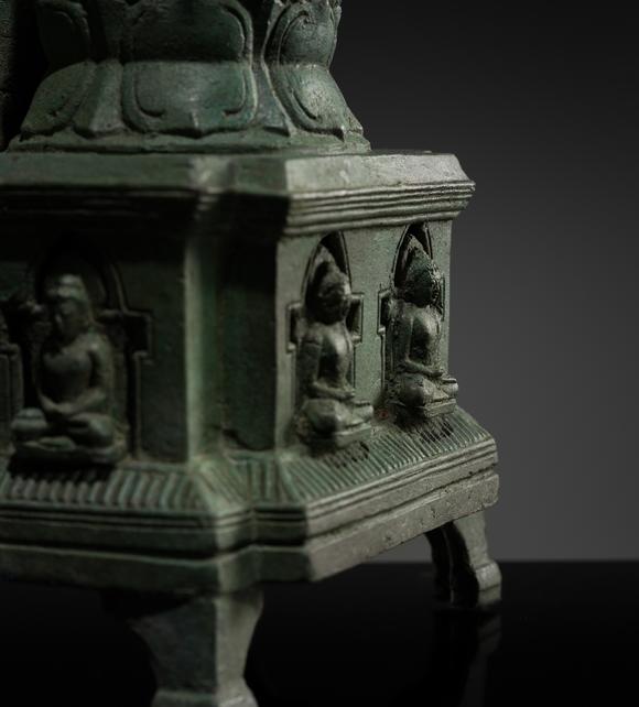 Galerie Zacke? A LARGE AND HIGHLY IMPORTANT BRONZE FIGURE OF THE ENTHRONED BUDDHA, SRIVIJAYA EMPIRE, SUMATRA, 8TH-10TH CENTURY