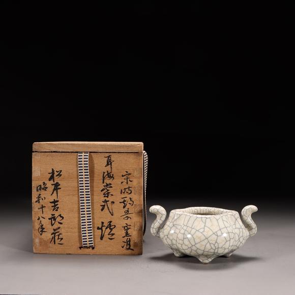 You Need舊藏 宋代 哥窯雙耳海棠爐