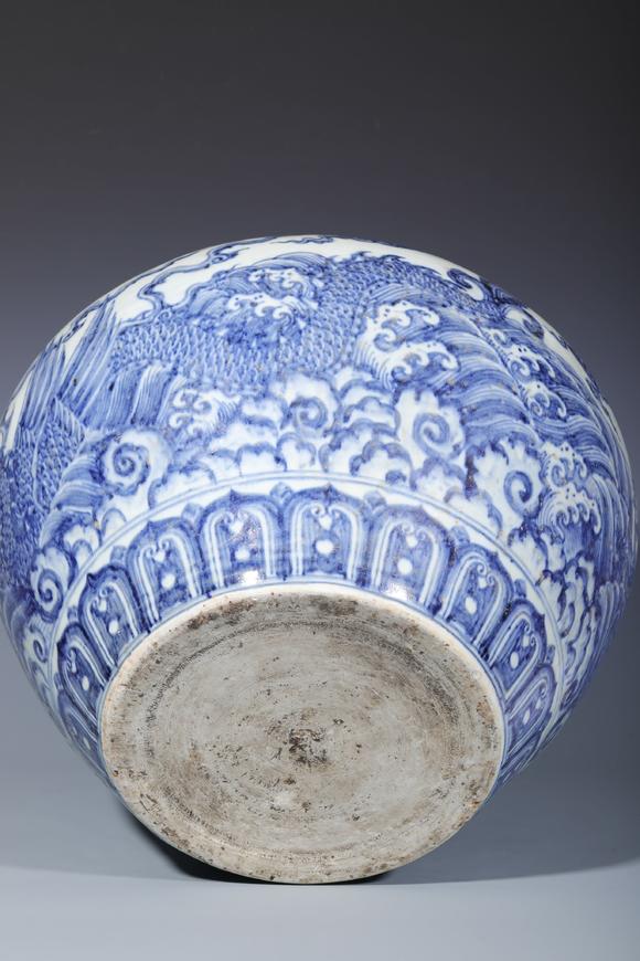 SEAVIEW AUCTIONS PTY LTD Fine Chinese antique 14th - 17th century blue and white jar