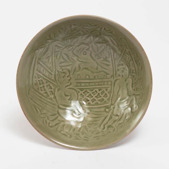 Waddington'sA Carved Yaozhou Celadon 'Double-Ghost' Bowl, Jin Dynasty (1115-1234), 金 耀州青釉'雙鬼獻(xiàn)寶'碗