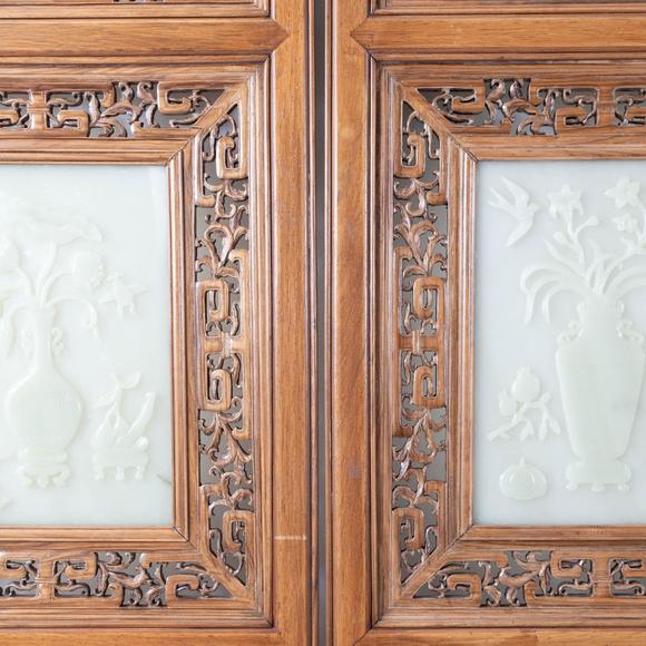 Waddington'sA White Jade-Inset Four-Panel Floor Screen, 20th Century, 二十世紀(jì) 嵌白玉雕花鳥紋地屏一套四扇