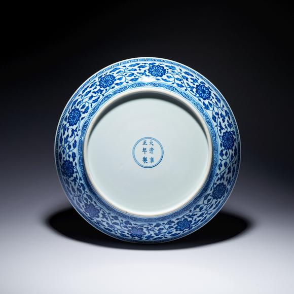 Kew AuctionsA MING-STYLE BLUE AND WHITE LOTUS BOUQUET DISH, YONGZHENG MARK AND PERIOD