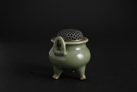 東京SAKURA拍賣（東京櫻花拍賣）明 龍泉三足耳爐