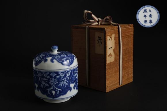 東京SAKURA拍賣（東京櫻花拍賣）康熙 青花披肩花卉蓋缸