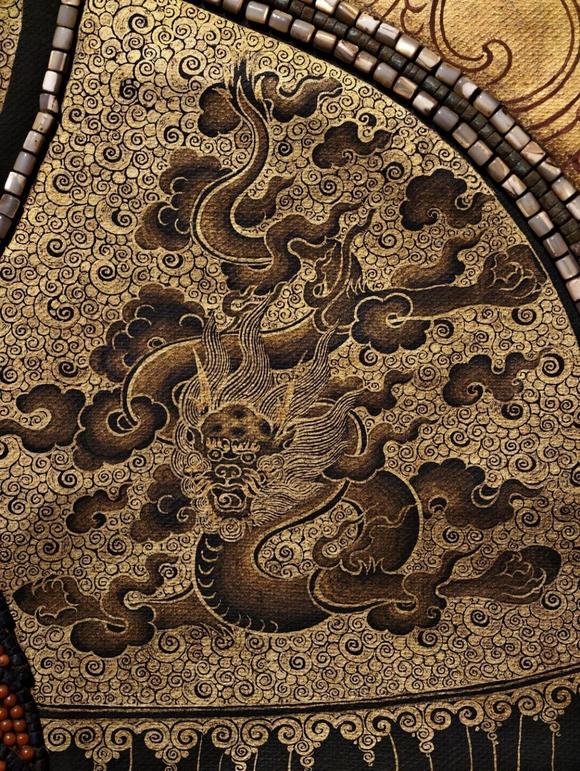 東京SAKURA拍賣(mài)（東京櫻花拍賣(mài)）十八世紀(jì) 黑地描金珍珠堆繡寶冠釋迦牟尼唐卡
