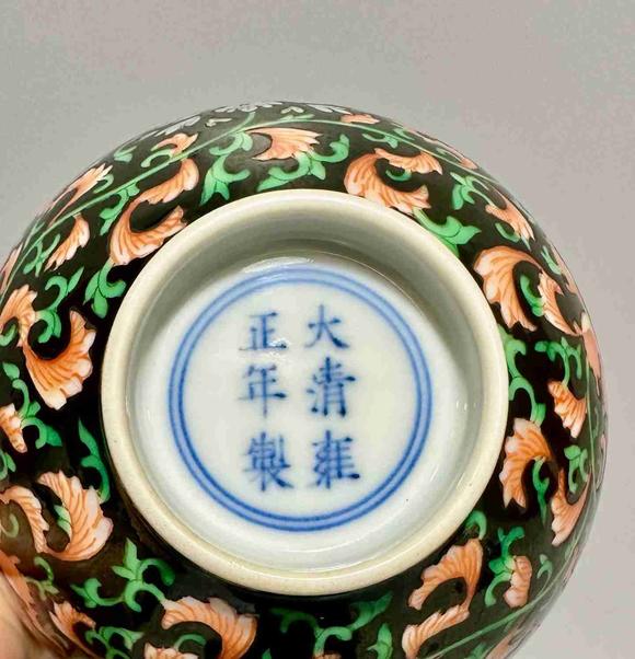 日本松町古美墨地粉彩花卉紋茶圓