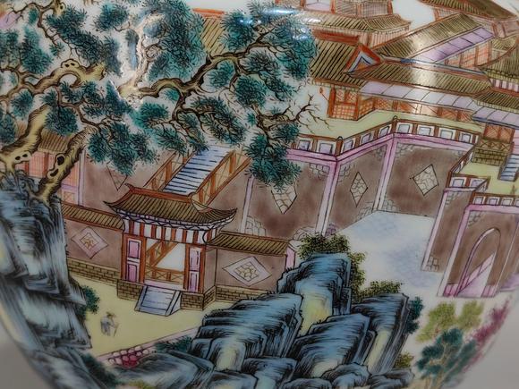 日本松町古美清乾隆款粉彩樓臺(tái)亭閣山水紋雙耳瓶