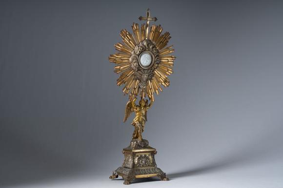 Coronari Auctions BVA French gilt silver monstrance with an angel crowned with a radiant cloud, maker's mark Hippolyte-Francois Bertrand-Paraud, 950/000, 19th C.