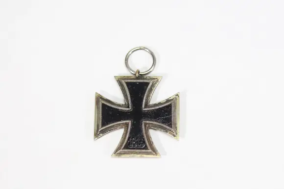 Goldfield Auction sarlsIron cross 2nd class - Germany (Eisernes Kreuz 1914)
Condition: normal wear
Height: 4.5 cm
Width : 4,5 cm
Weight : 19,7 grs