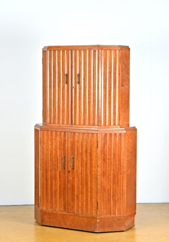 Loeckx AuctioneersArt Deco bar cabinet with glass interior (*)…