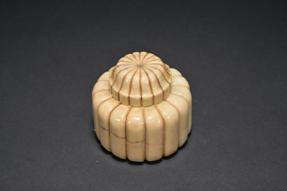 三杉美術(shù)壽山石水盂