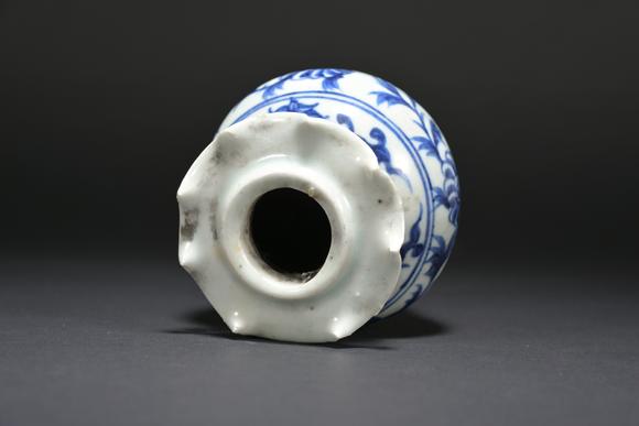 三杉美術(shù)青花花卉紋盤(pán)口小罐