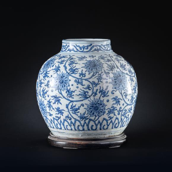 三杉美術(shù)青花纏枝蓮紋罐