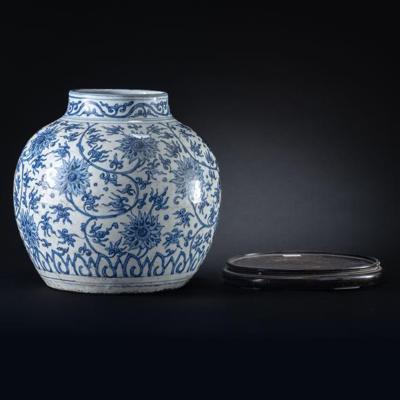 三杉美術(shù)青花纏枝蓮紋罐