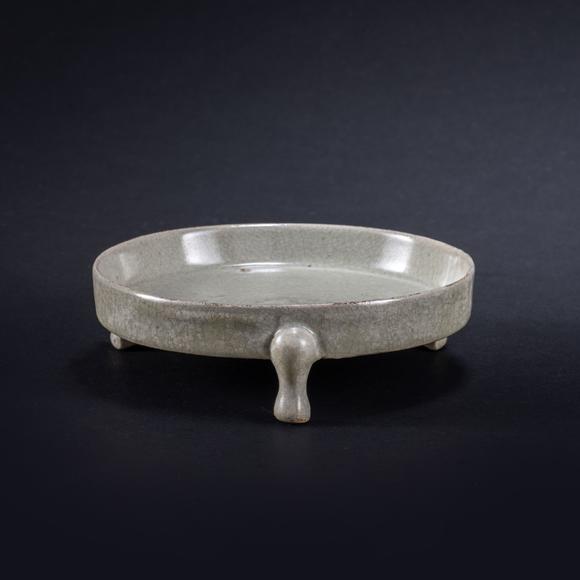 三杉美術(shù)明 青釉三足爐