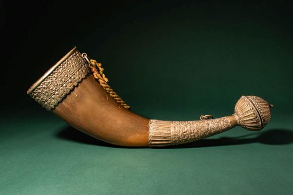 Apollo Art AuctionsCa. 19th century AD. >
A beautiful Tibetan drinking horn (chaang horn), formed from a natural bov