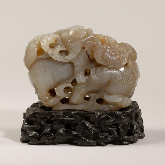 東京飛鳥(niǎo)明 和田白玉雕瑞獸