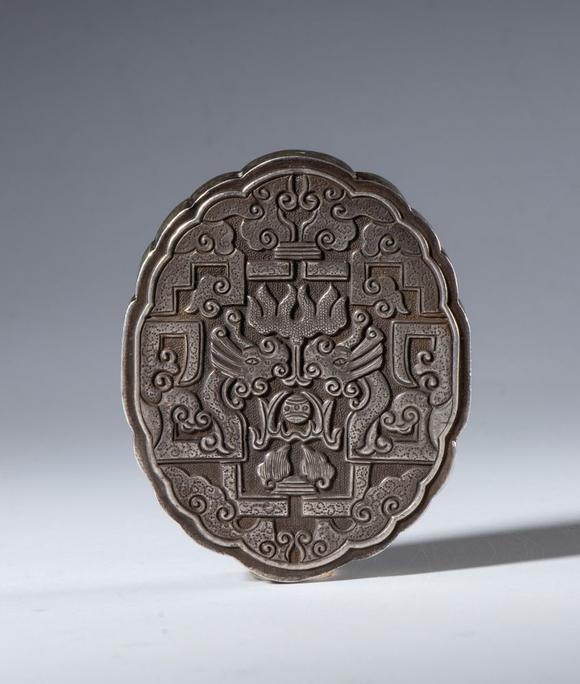Bertolami Fine ArtA decorative element in embossed and engraved silver with a through-hole for hanging. Richly decorated with schematic dragons and clouds. China, 19th century.