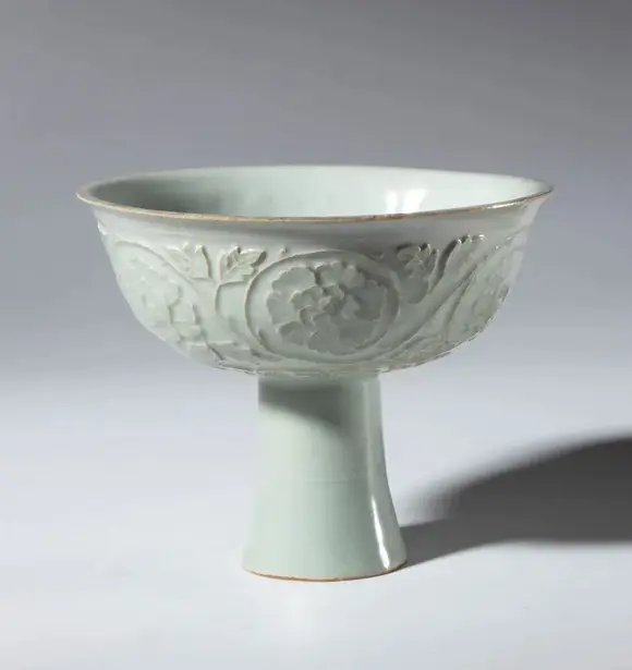 Bertolami Fine ArtA Qingbai ceramic stemmed cup decorated with a floral motif and a celadon glaze. China, Song Dynasty (960-1269).