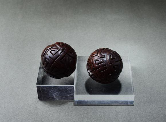 北京寶蘊(yùn)清 沉香木長(zhǎng)壽團(tuán)壽紋手球一對(duì)