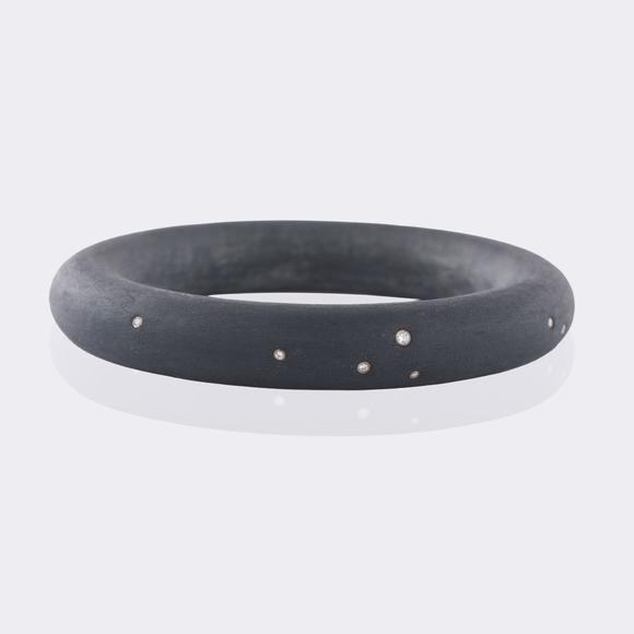 Auktionshaus StahlRubber Bangle with Diamonds.