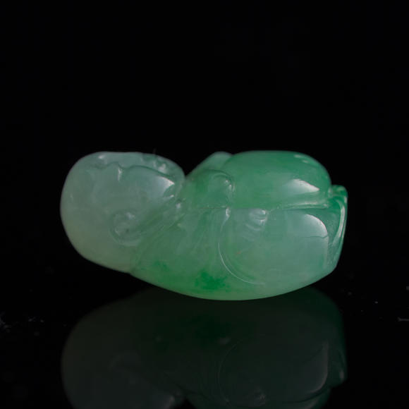 Oakridge Auction Gallery翡翠雕彌勒佛  A Chinese jadeite carving of Maitreya Buddha