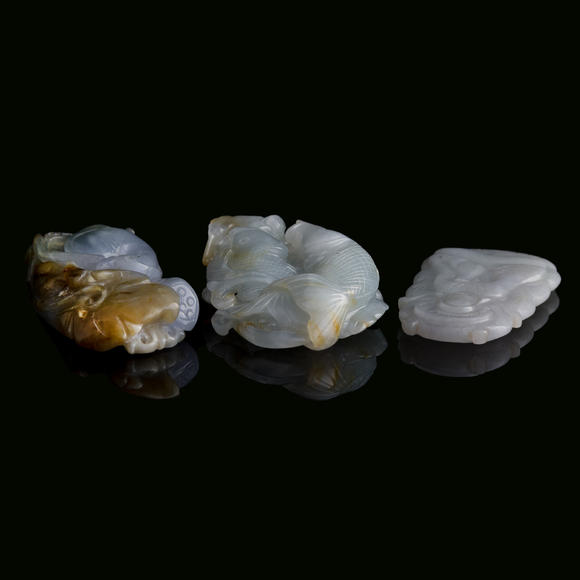 Oakridge Auction Gallery各式翡翠掛件三件  Three assorted Chinese jadeite pendants