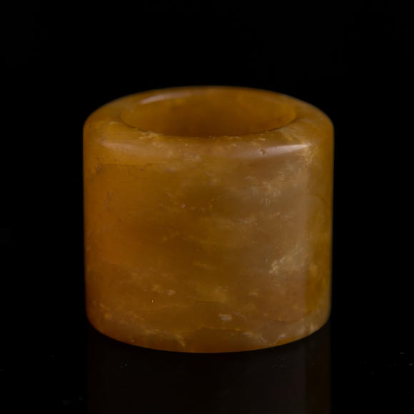 Oakridge Auction Gallery清代 瑪瑙及料器扳指三個(gè)  Two Chinese agate and a glass archer's ring