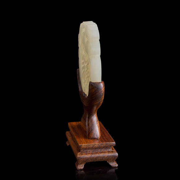 Oakridge Auction Gallery十九世紀(jì)早 白玉福壽佩（附木座）  A Chinese carved white jade 'longevity' pendant
