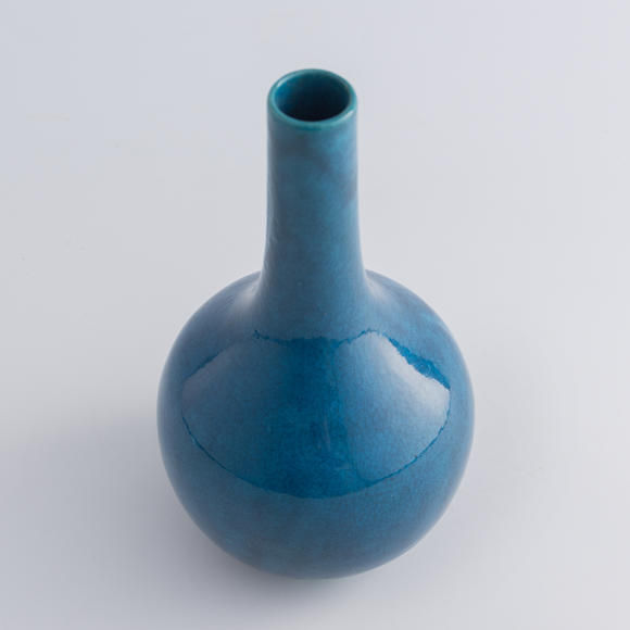 Oakridge Auction Gallery十九世紀(jì) 孔雀藍(lán)天球瓶  A Chinese peacock blue-glazed tianqiu vase