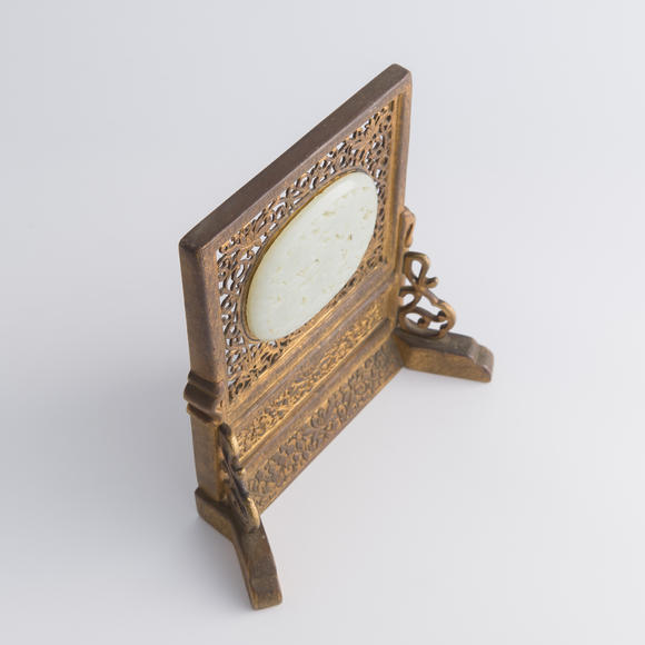 Oakridge Auction Gallery十八世紀(jì)晚 銅鎏金嵌玉瓦硯屏  A Chinese gilt-bronze table screen inlaid with jade plaque