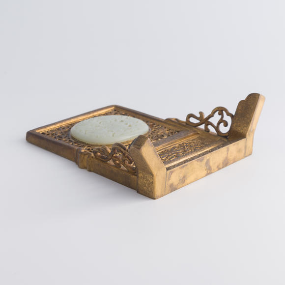 Oakridge Auction Gallery十八世紀(jì)晚 銅鎏金嵌玉瓦硯屏  A Chinese gilt-bronze table screen inlaid with jade plaque