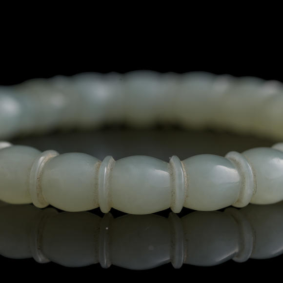 Oakridge Auction Gallery十八世紀(jì) 白玉藕段鐲  A Chinese white jade lotus-root-form bangle