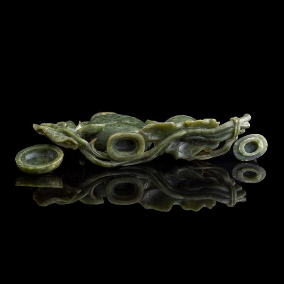 Oakridge Auction Gallery十九世紀(jì)早 碧玉雕瓶盒擺件（附原配硬木座）  A Chinese carved spinach jade scholar's set