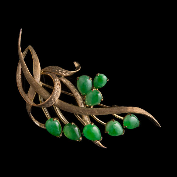Oakridge Auction Gallery金屬鑲翡翠胸針兩件  Two Chinese jadeite-set metal brooches