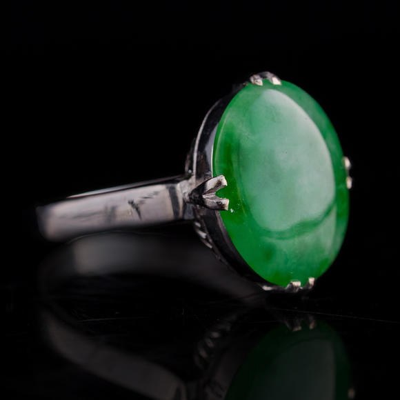 Oakridge Auction Gallery金屬鑲翡翠戒指四隻  Four Chinese jadeite-set white metal rings