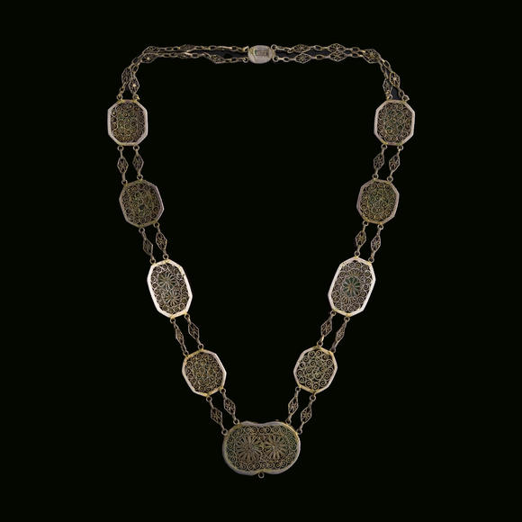Oakridge Auction Gallery民國 銀嵌翡翠項鍊  A Chinese jadeite-inset silver necklace
