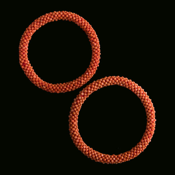 Oakridge Auction Gallery十九世紀(jì) 珊瑚珠手鐲一對及玉耳墜一對  A pair of Chinese coral bead bracelets and a pair of jade earrings
