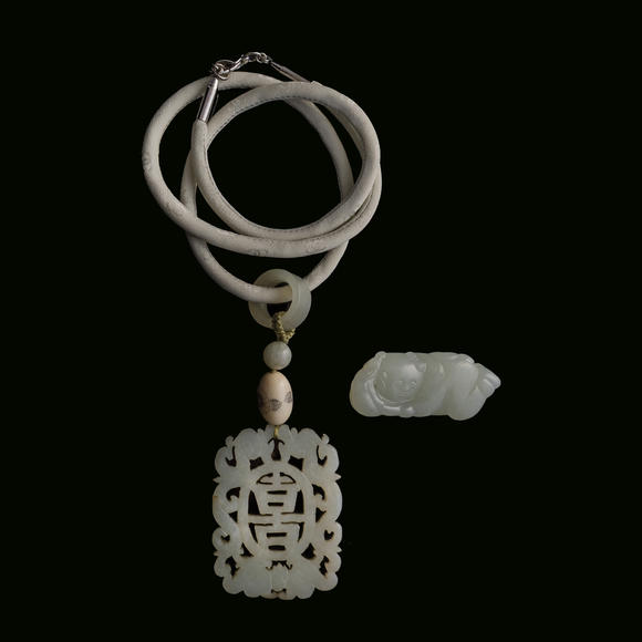 Oakridge Auction Gallery十九世紀 玉掛墜及玉透雕喜字佩  A Chinese jade toggle and a reticulated jade plaque